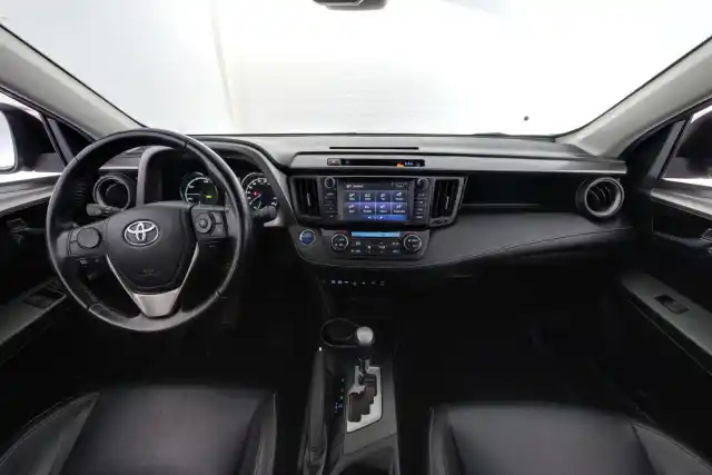 Punainen Maastoauto, Toyota RAV4 – FSC-634