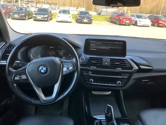 Musta Maastoauto, BMW X3 – FSF-119