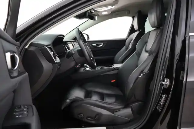Musta Farmari, Volvo V60 – FSG-549