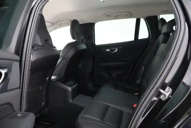 Musta Farmari, Volvo V60 – FSG-549