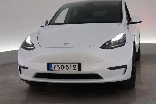 Valkoinen Maastoauto, Tesla Model Y – FSO-512