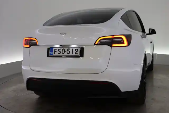 Valkoinen Maastoauto, Tesla Model Y – FSO-512