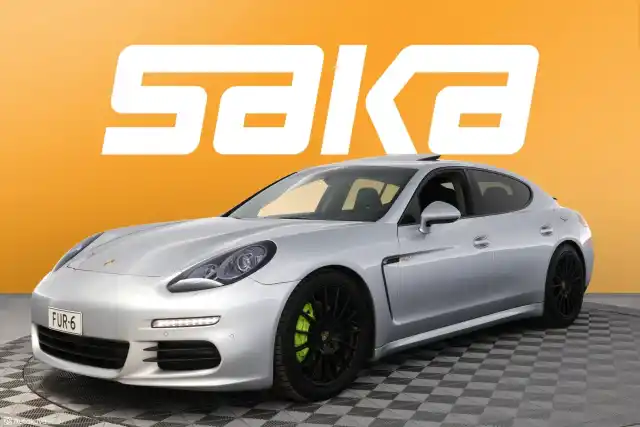 Harmaa Sedan, Porsche Panamera – FUR-6