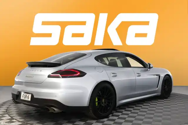 Harmaa Sedan, Porsche Panamera – FUR-6