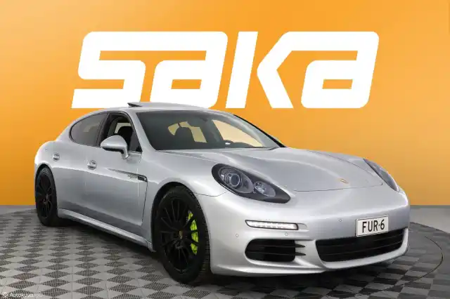 Harmaa Sedan, Porsche Panamera – FUR-6