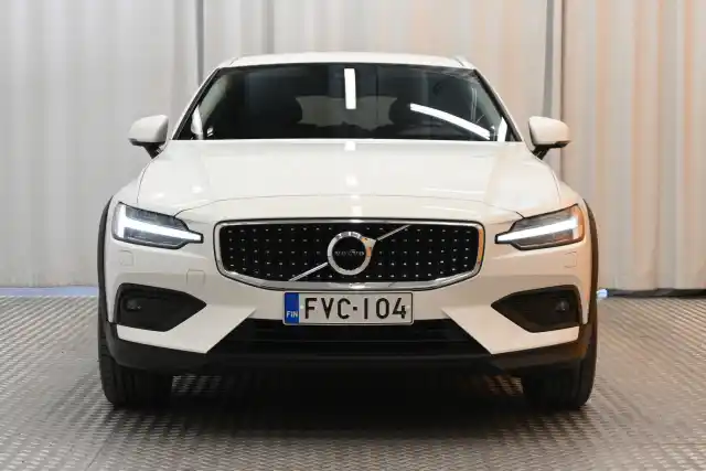 Valkoinen Farmari, Volvo V60 Cross Country – FVC-104