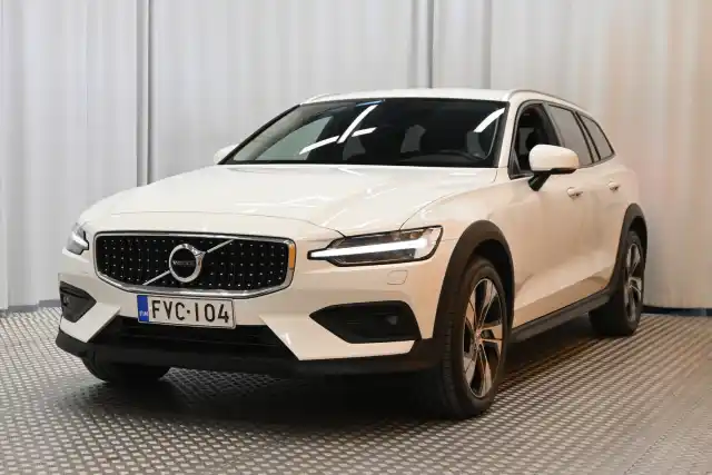 Valkoinen Farmari, Volvo V60 Cross Country – FVC-104