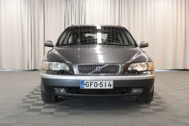 Harmaa Farmari, Volvo V70 – GFO-514