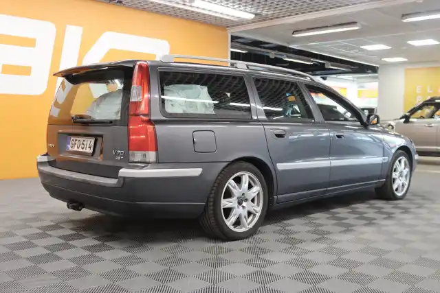 Harmaa Farmari, Volvo V70 – GFO-514