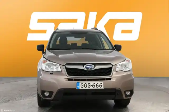 Harmaa Farmari, Subaru Forester – GGG-666