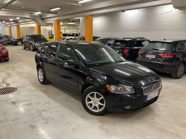 Musta Farmari, Volvo V50 – GGJ-377