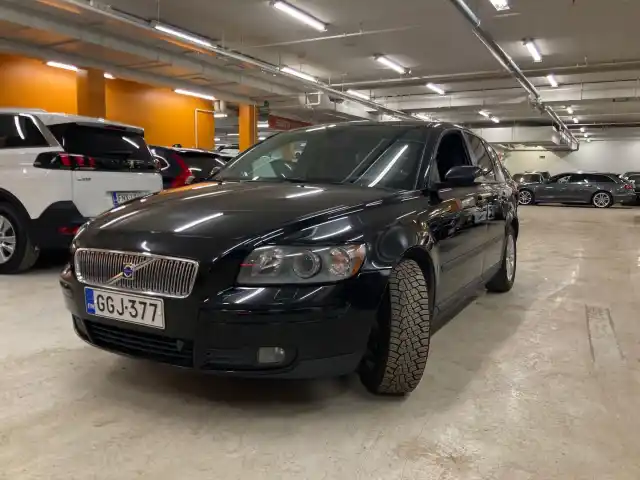 Musta Farmari, Volvo V50 – GGJ-377