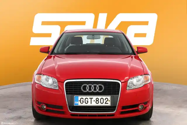 Punainen Sedan, Audi A4 – GGT-802
