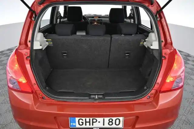 Oranssi Viistoperä, Suzuki Swift – GHP-180