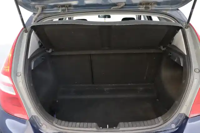 Sininen Tila-auto, Hyundai i30 – GHT-805