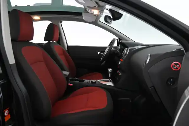 Musta Maastoauto, Nissan Qashqai – GHY-559
