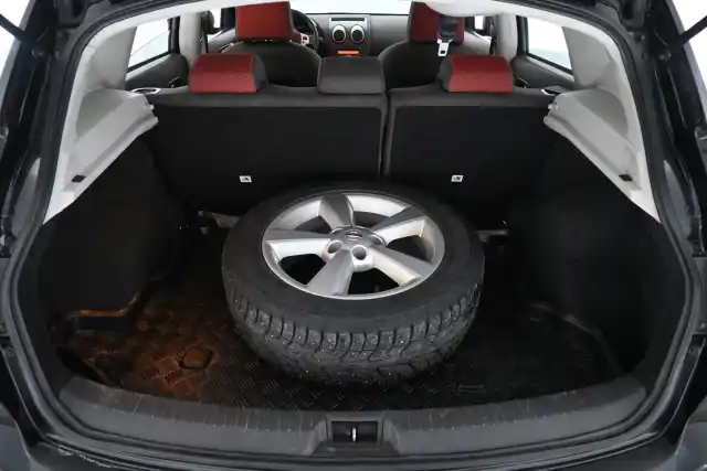 Musta Maastoauto, Nissan Qashqai – GHY-559