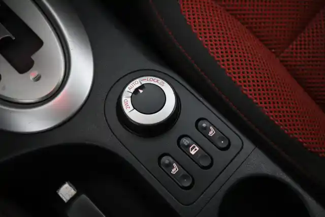 Musta Maastoauto, Nissan Qashqai – GHY-559