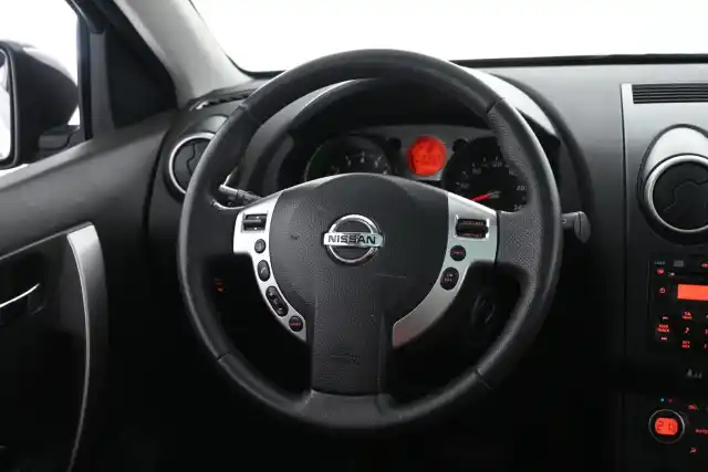 Musta Maastoauto, Nissan Qashqai – GHY-559