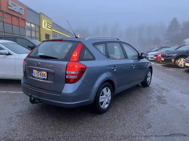 Sininen Farmari, Kia cee'd – GIE-686