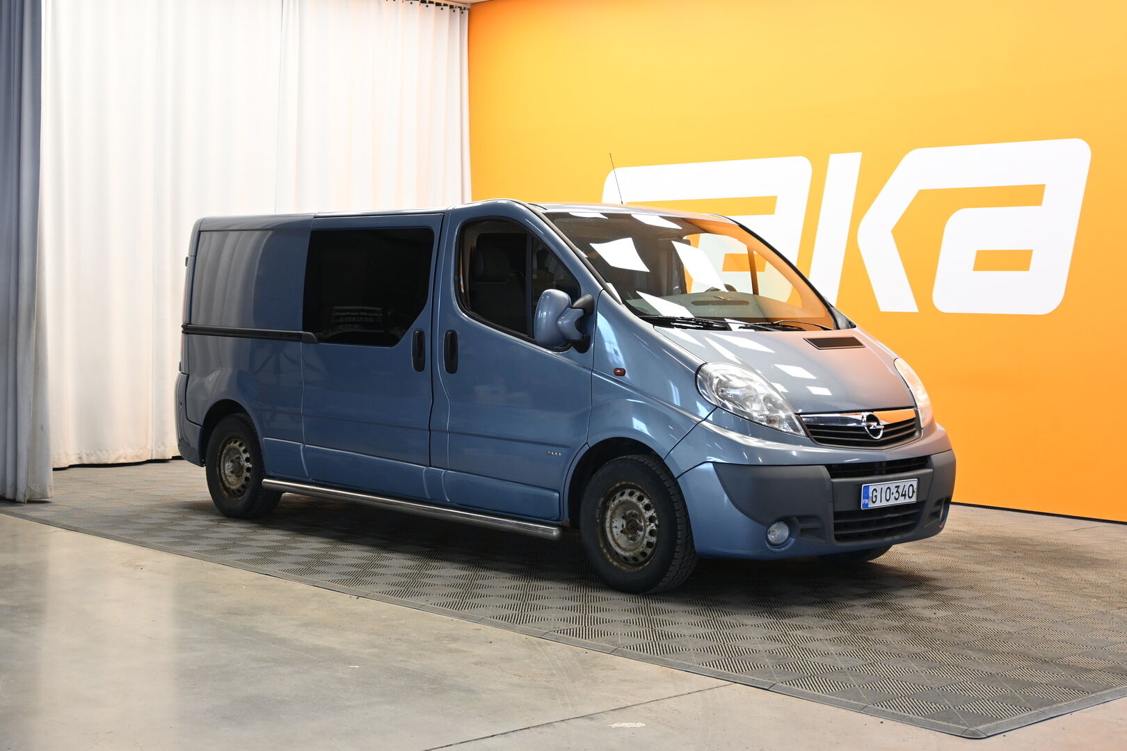 Sininen Pakettiauto, Opel Vivaro – GIO-340