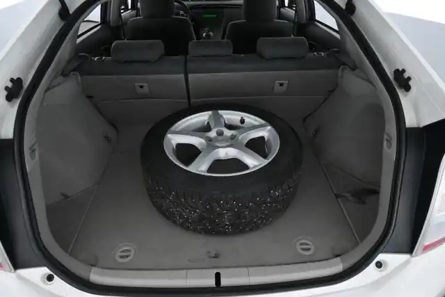 Valkoinen Viistoperä, Toyota Prius – GIY-948