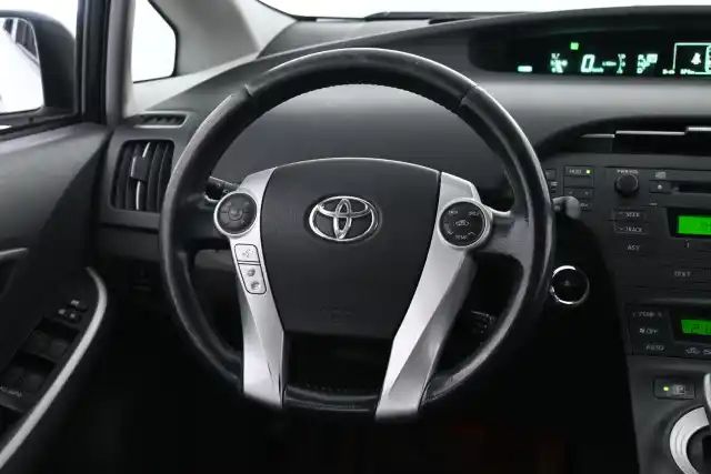 Valkoinen Viistoperä, Toyota Prius – GIY-948