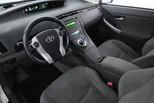 Valkoinen Viistoperä, Toyota Prius – GIY-948