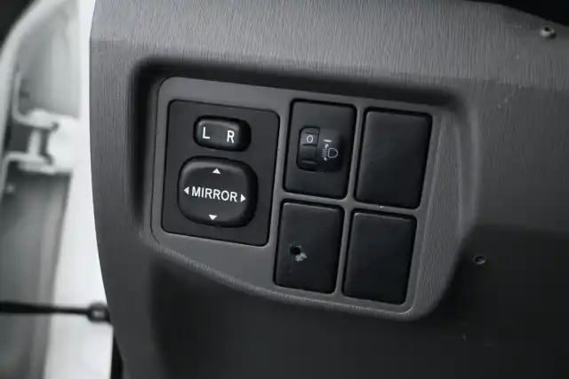 Valkoinen Viistoperä, Toyota Prius – GIY-948