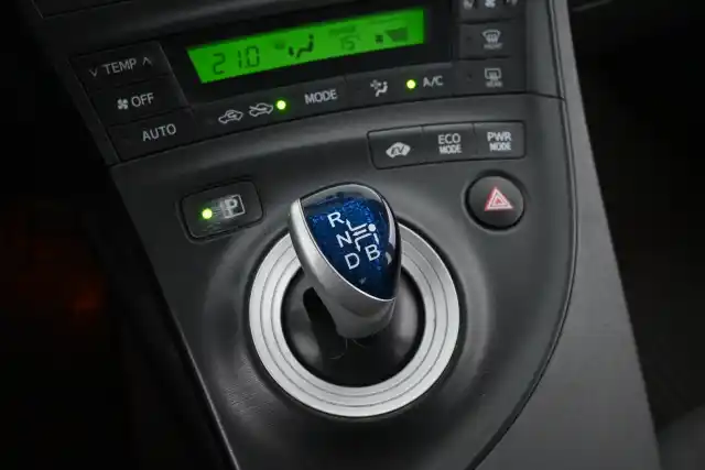 Valkoinen Viistoperä, Toyota Prius – GIY-948