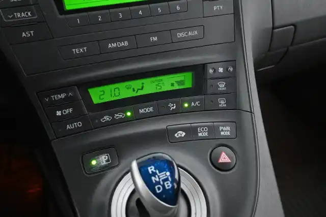 Valkoinen Viistoperä, Toyota Prius – GIY-948