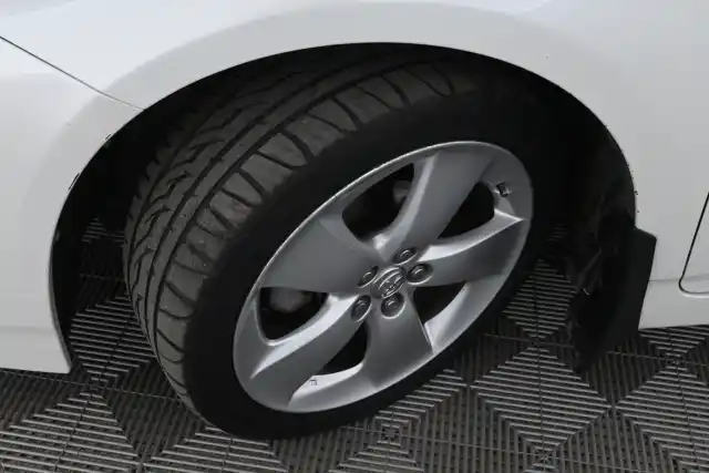 Valkoinen Viistoperä, Toyota Prius – GIY-948