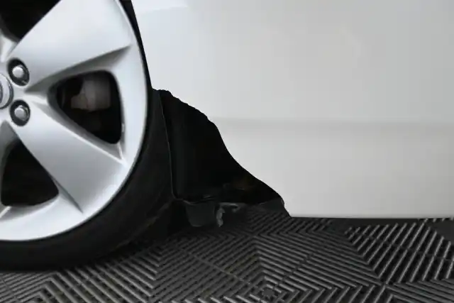 Valkoinen Viistoperä, Toyota Prius – GIY-948