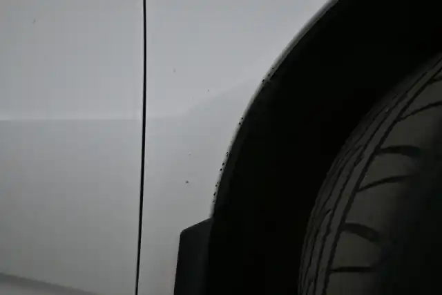Valkoinen Viistoperä, Toyota Prius – GIY-948