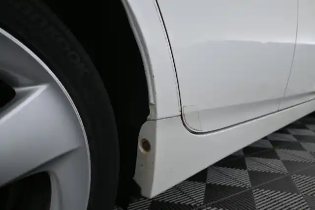 Valkoinen Viistoperä, Toyota Prius – GIY-948