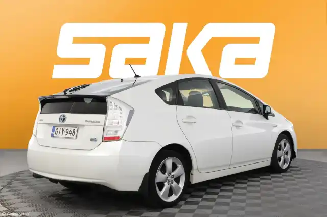 Valkoinen Viistoperä, Toyota Prius – GIY-948