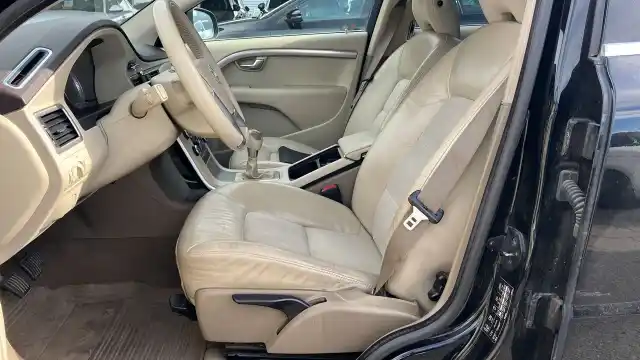 Musta Farmari, Volvo V70 – GIZ-220