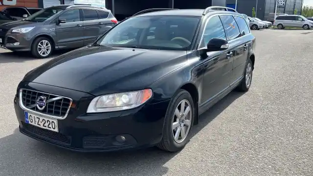 Musta Farmari, Volvo V70 – GIZ-220