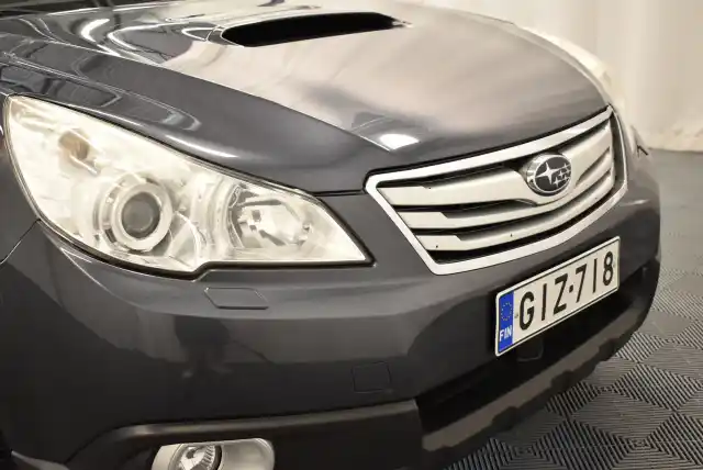 Harmaa Farmari, Subaru Outback – GIZ-718