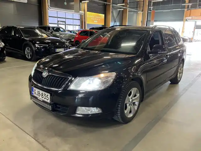 Musta Farmari, Skoda Octavia – GJB-835