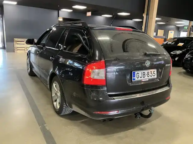 Musta Farmari, Skoda Octavia – GJB-835