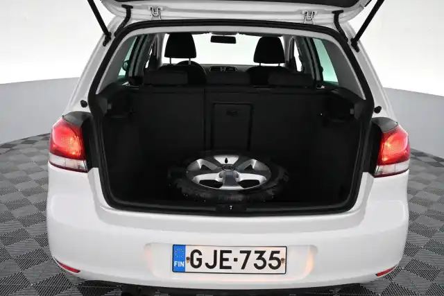 Valkoinen Viistoperä, Volkswagen Golf – GJE-735