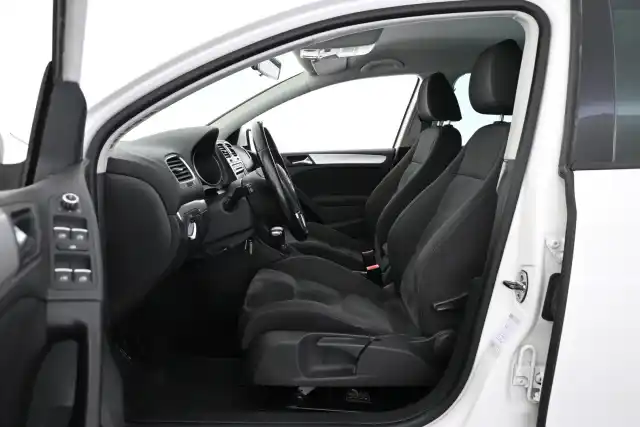 Valkoinen Viistoperä, Volkswagen Golf – GJE-735