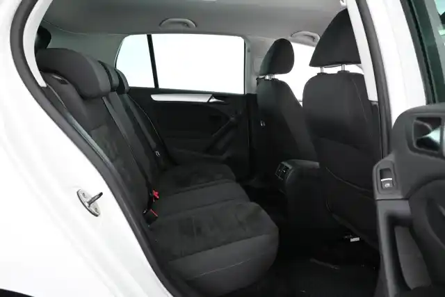 Valkoinen Viistoperä, Volkswagen Golf – GJE-735
