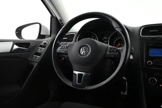 Valkoinen Viistoperä, Volkswagen Golf – GJE-735