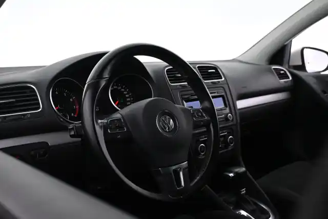 Valkoinen Viistoperä, Volkswagen Golf – GJE-735