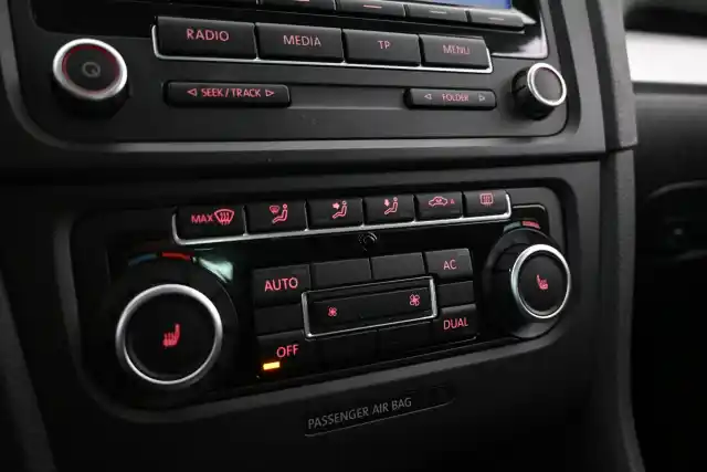 Valkoinen Viistoperä, Volkswagen Golf – GJE-735