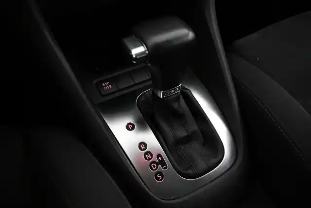 Valkoinen Viistoperä, Volkswagen Golf – GJE-735