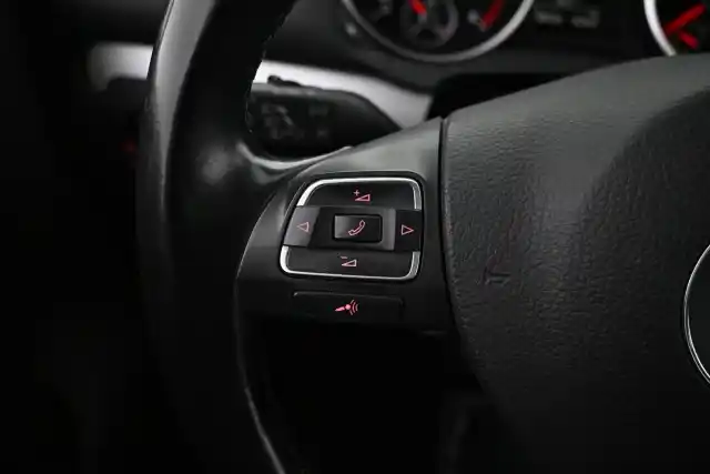 Valkoinen Viistoperä, Volkswagen Golf – GJE-735