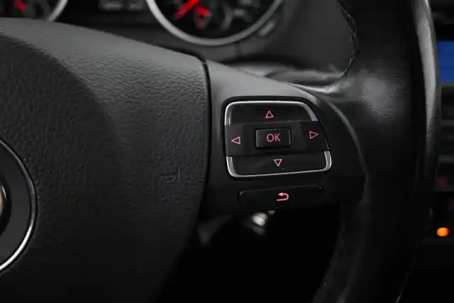 Valkoinen Viistoperä, Volkswagen Golf – GJE-735